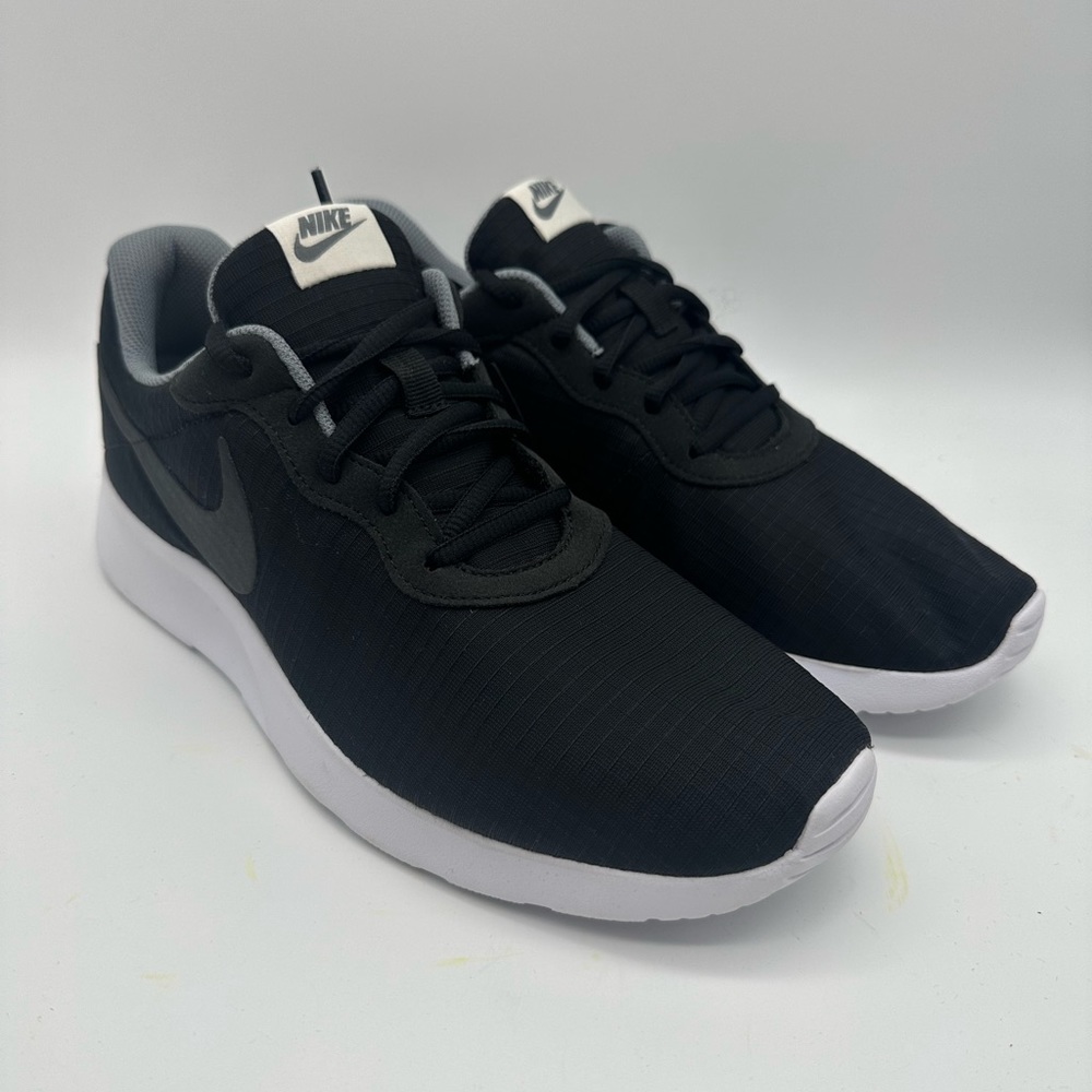 BRAND NEW Nike Tajun Men's Size 9.5 Black White Sneakers 876899-001